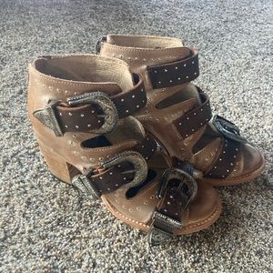 Violet Freebird Sandals